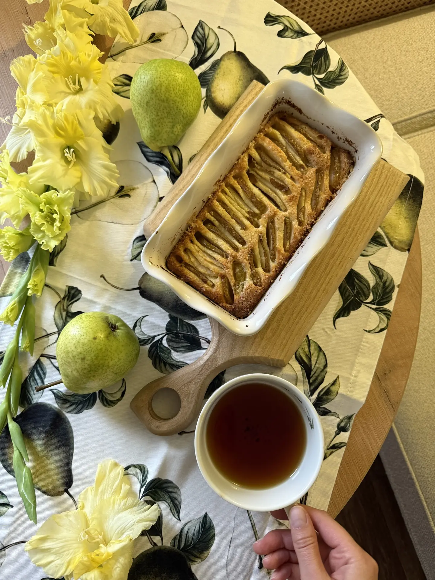 А ведь правда давно не было пирогов! А погода и наличие груш располагают … 🥧