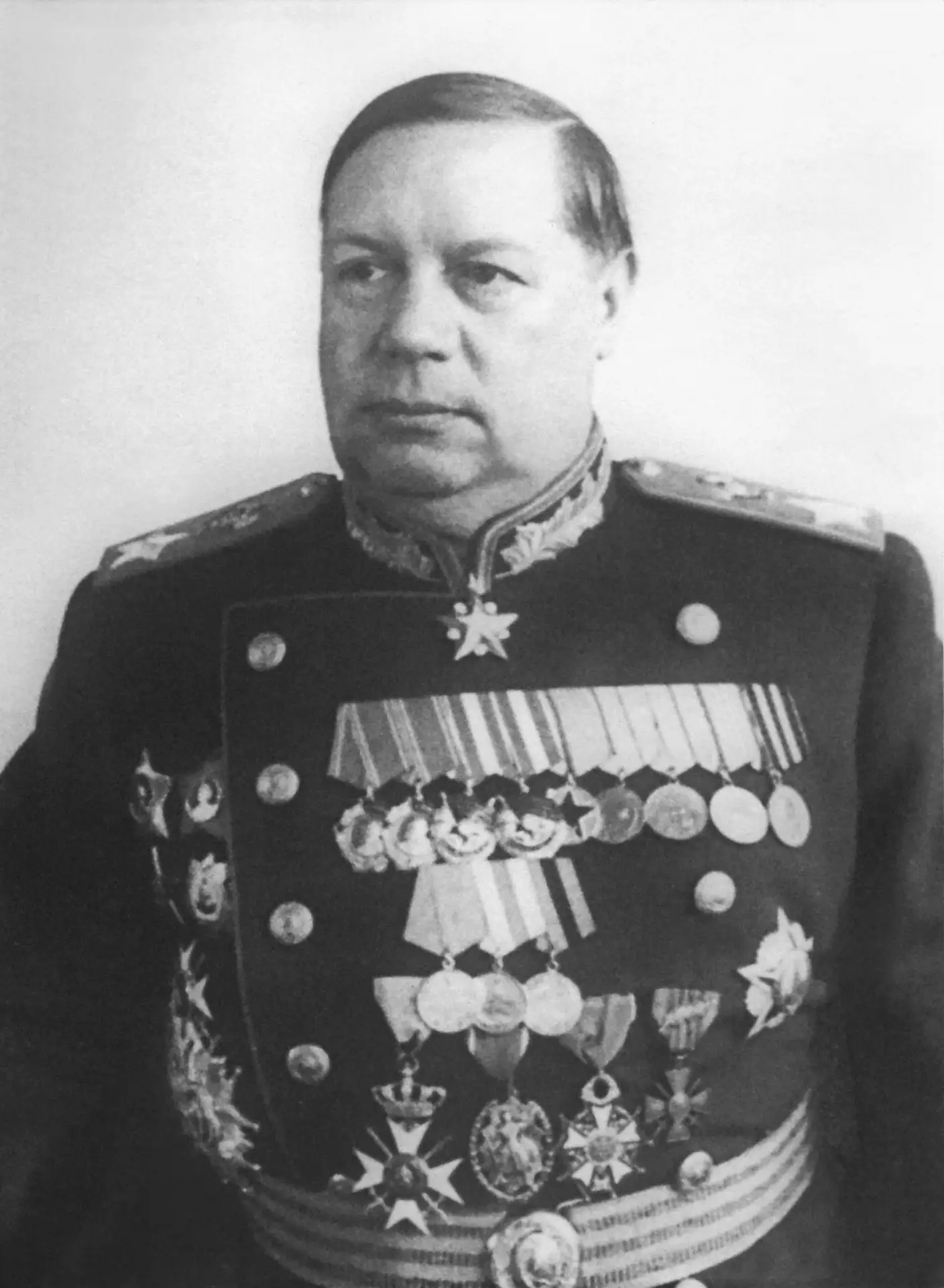 4 (16) июня 1894 г. в деревне Андроники Ярославской губернии в многодетной крестьянской семье родилс