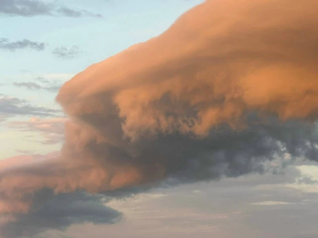 Вечер — это... закончите одним словом.🌅

Фото: Нефтеюганск / ВК