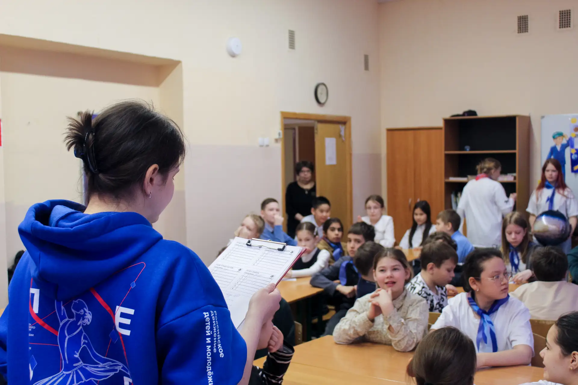 Наставники рядом — и космос становится ближе! 🚀  📣 В пятницу накануне Дня космонавтики в нашей школе