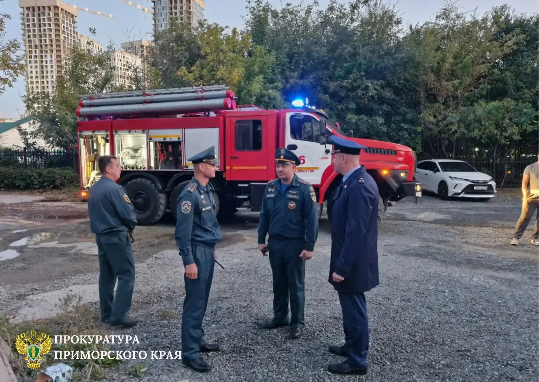 Прокуратура контролирует установление обстоятельств пожара во Владивостоке, в котором п...