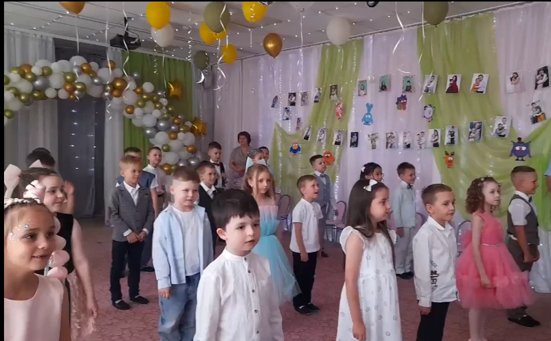 Дорогие наши выпускники, Смешарики и Подсолнушки!