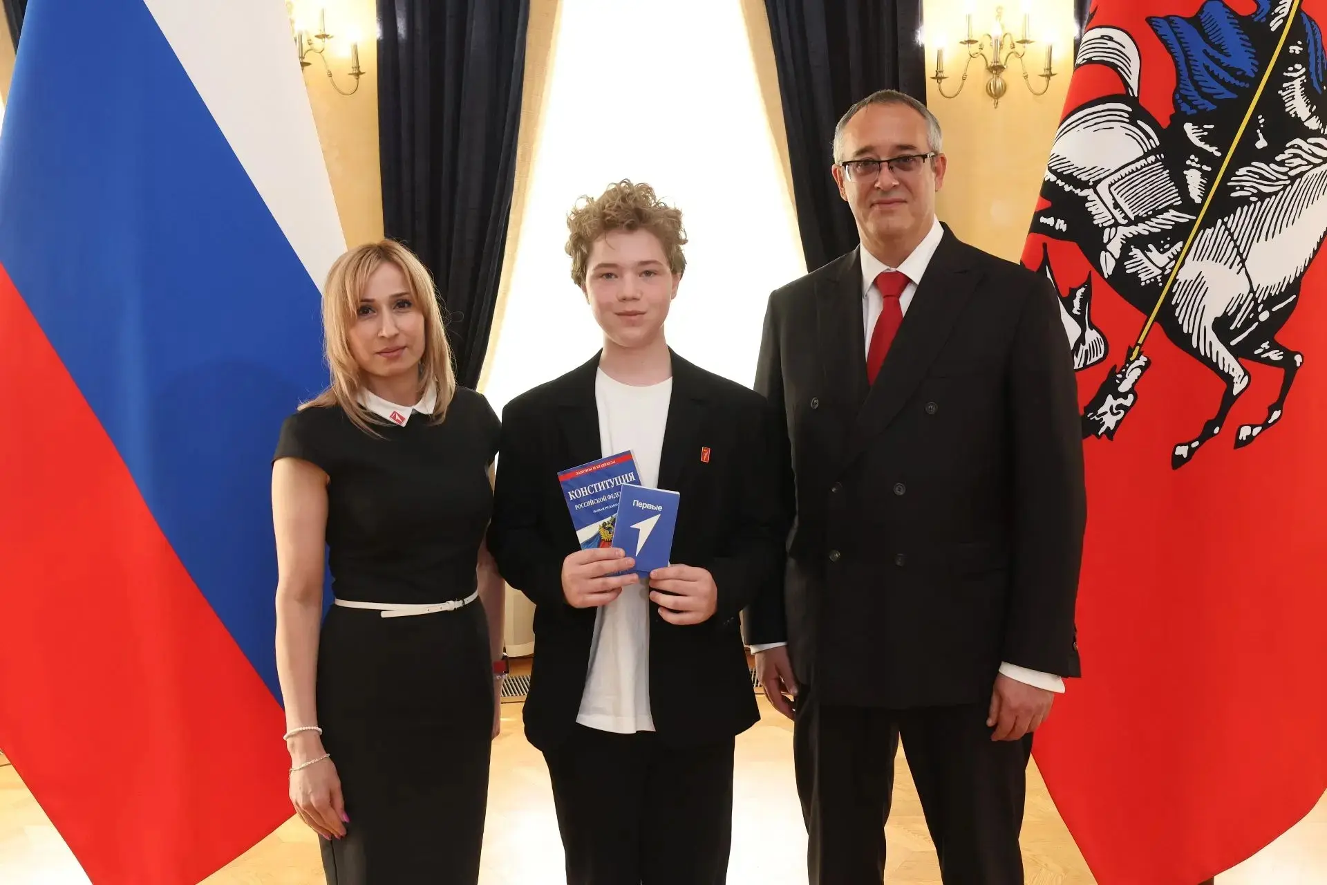 🇷🇺 Будь первым! — Твой паспорт. Твоя страна. Твоё будущее.

Накануне Дня России в Парадном зале Мо