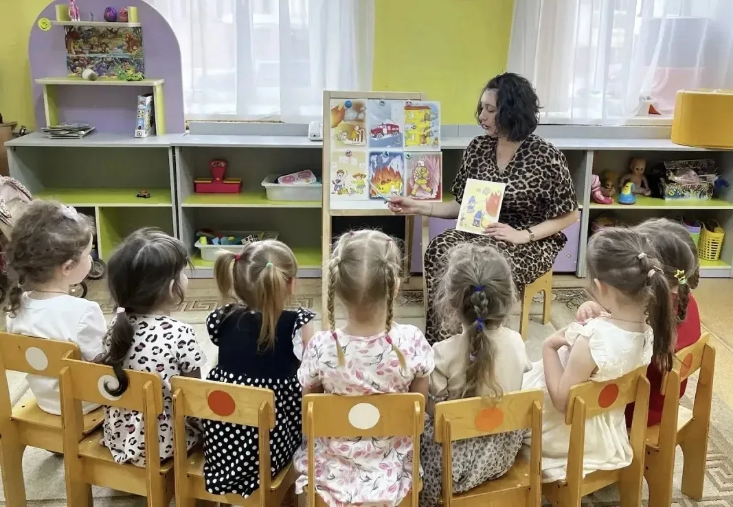 🔥🔥🔥🧯🧯🧯🔥🔥🔥
Позабыли две сестрички :
Не игрушка детям спички ! 
Разжигали самовар-
В доме нач