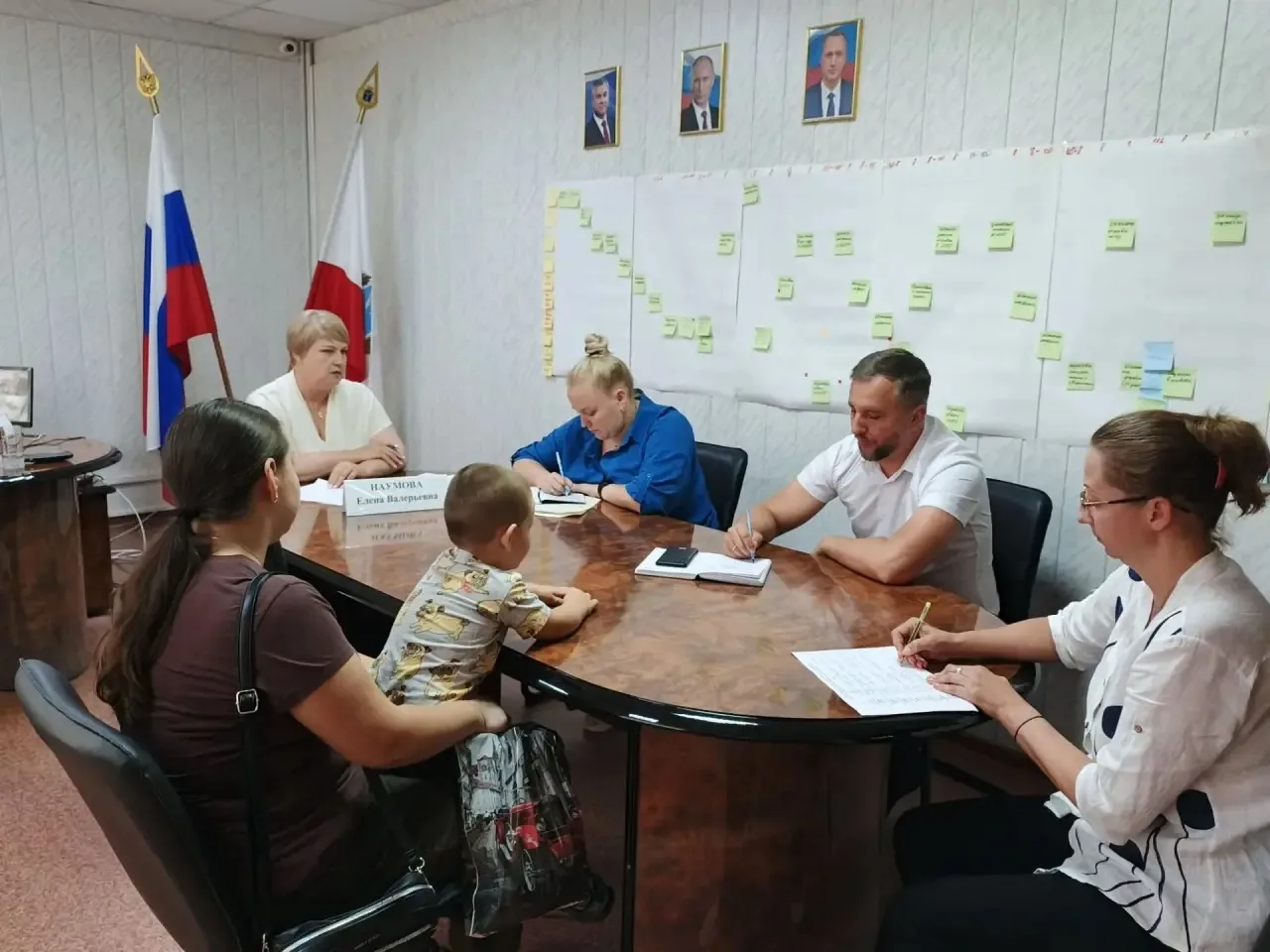 Сегодня глава района Елена Наумова провела прием граждан по личным вопросам. Мероприятие прошло в оч