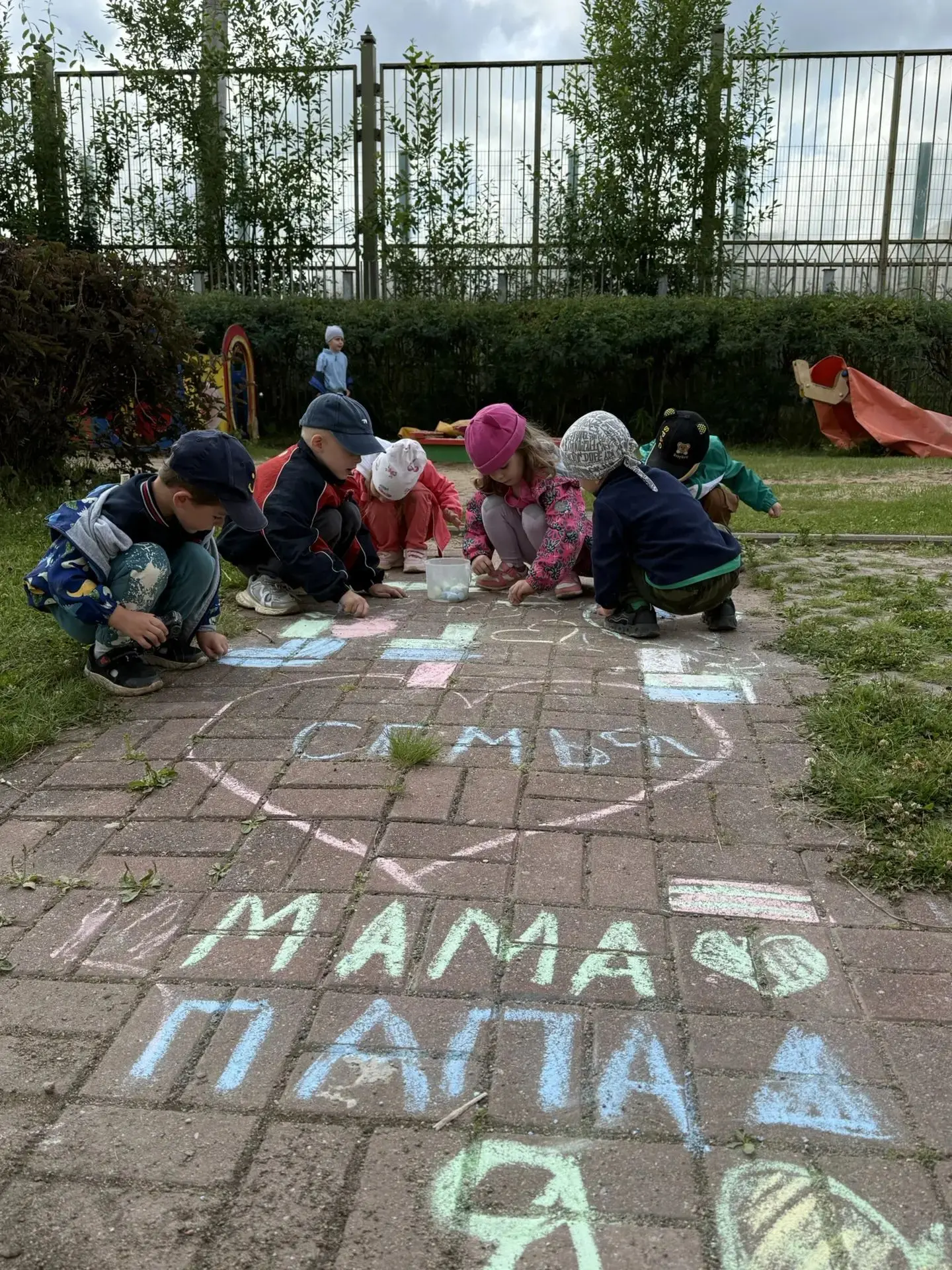 🌼 День семьи, любви и верности: тепло и радость в нашей группе! 🌼 🎉

Сегодня во 2 младшей группе 