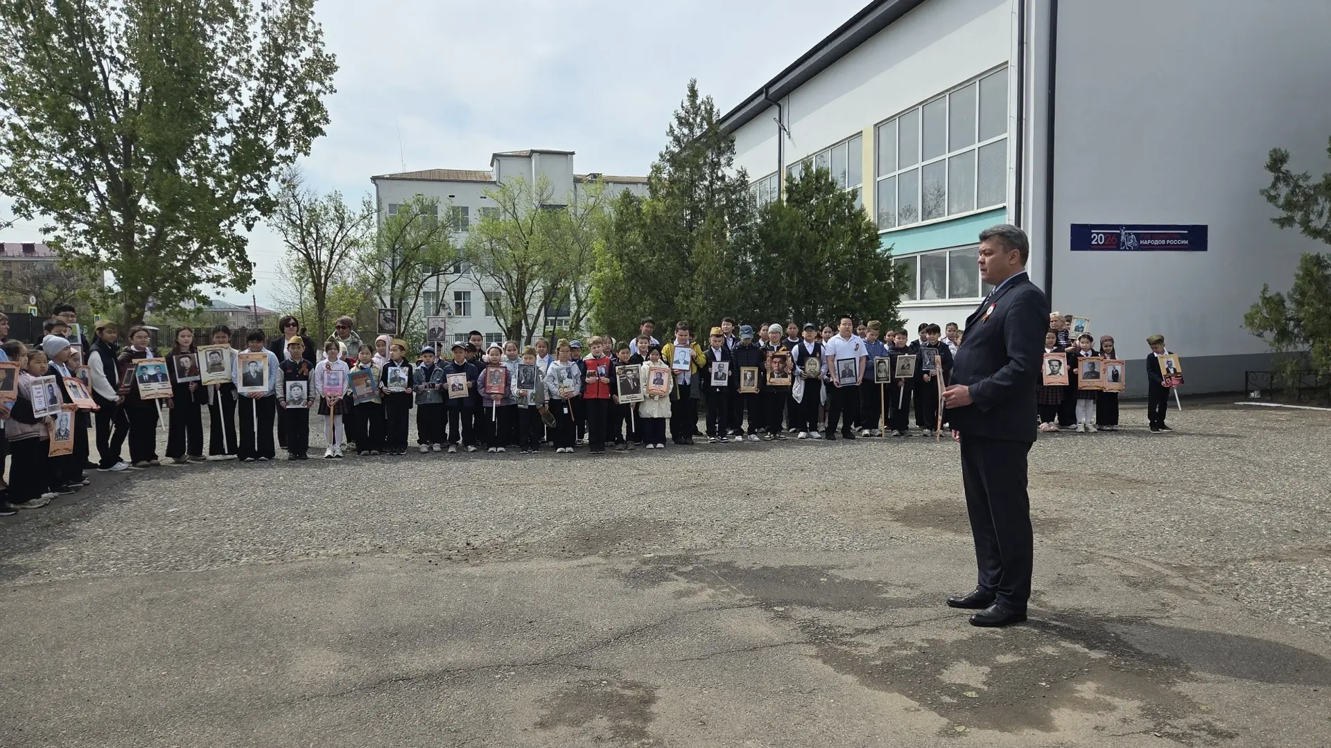 🕊️ «Бессмертный полк»: наша школа хранит память!  В этом году наша школа с гордостью и трепетом прис