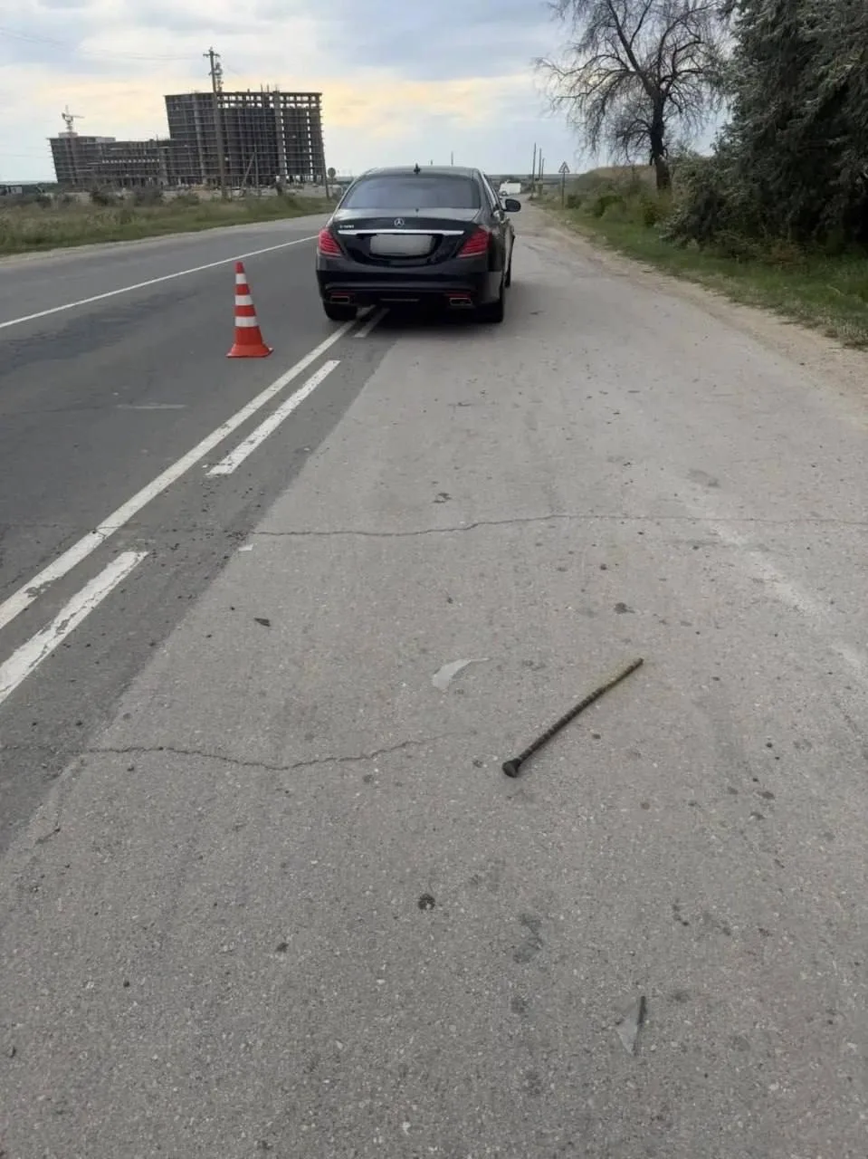 На трассе Симферополь — Евпатория водитель Mercedes насмерть сбил женщину 1957 года рождения на нере