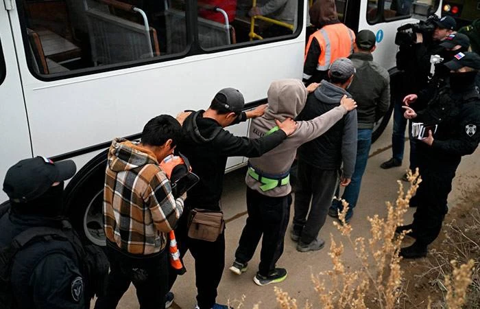 46,4 млн рублей потратят на авиабилеты для выдворяемых из Татарстана мигрантов.