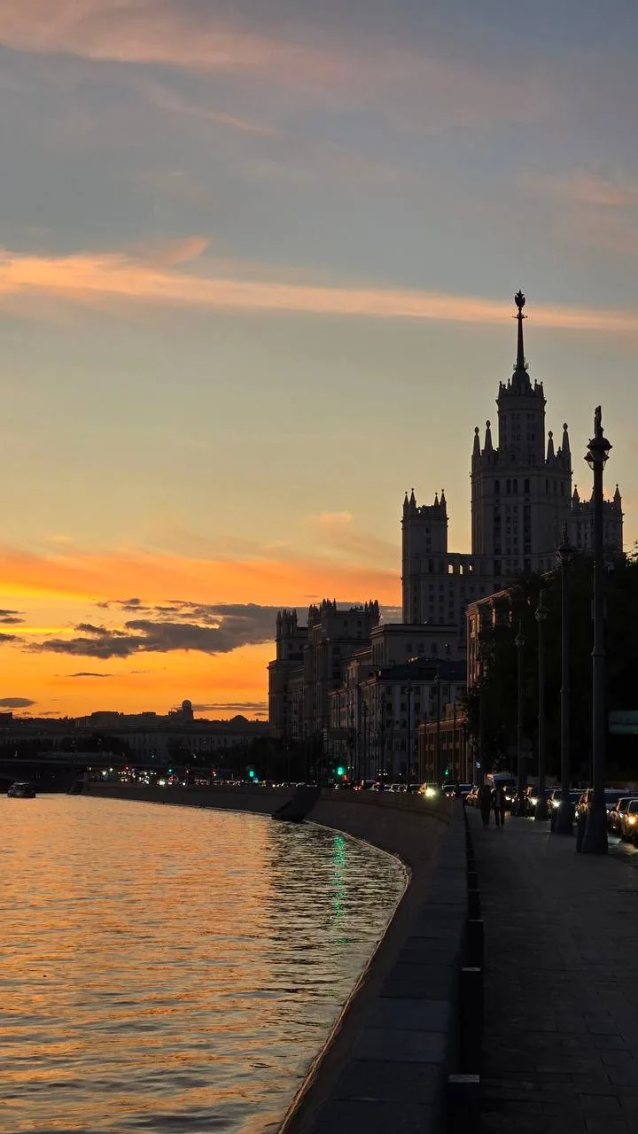 🌦 Завтра в столице будет по-летнему тепло

28 июля в Москве ожидается от +17 до +27 градусов. Места