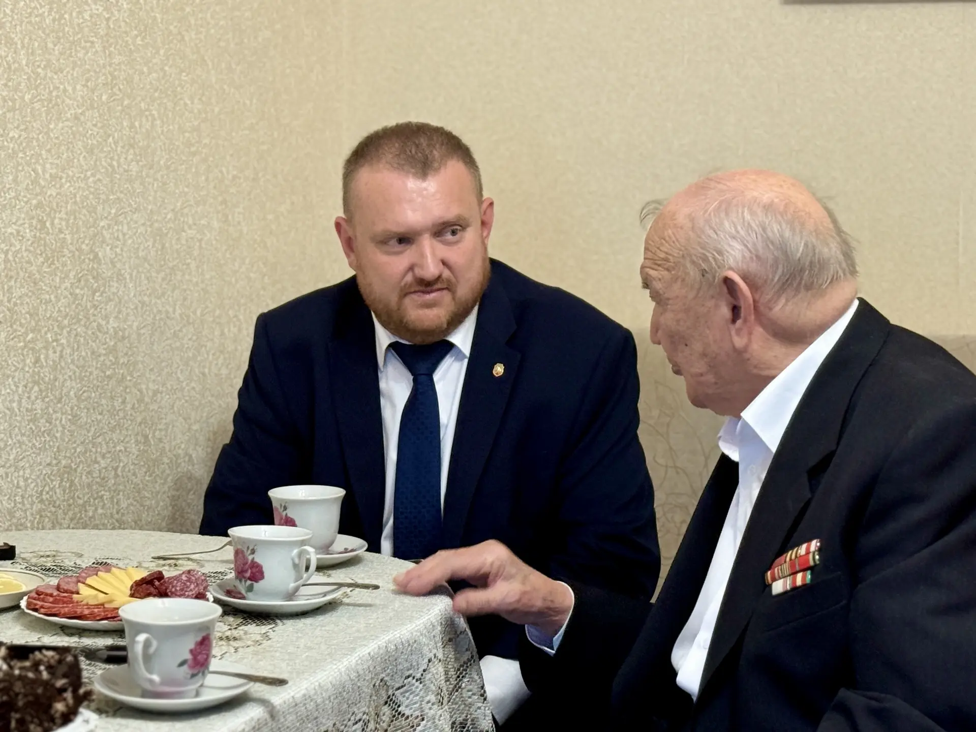 Добрый день, друзья!   Заехал сегодня в гости к Николаю Григорьевичу Гущину. Участник Великой Отечес