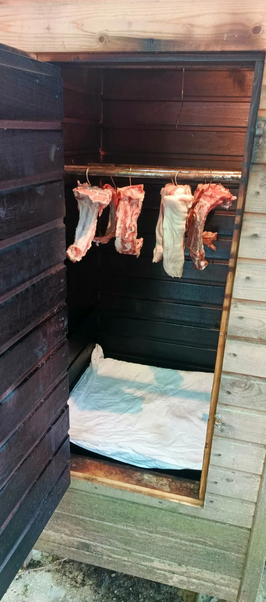 Сегодня день посвящён копчению ребрышек и грудинки 👨‍🌾 😍😋