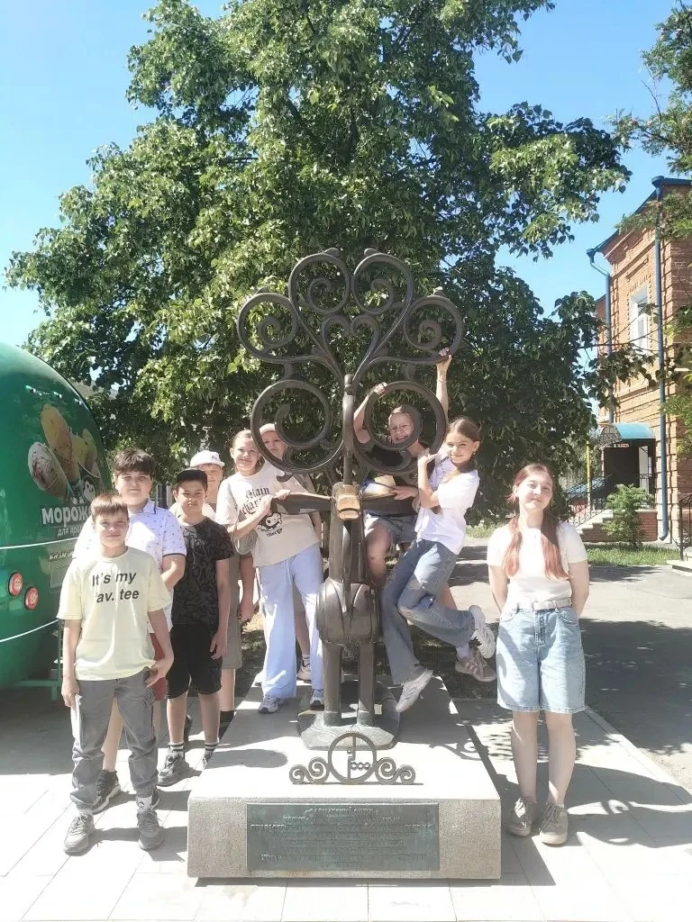🥳 Городской детектив: 5 «В» на страже истории Оренбурга!  Сегодня наш 5 «В» класс вместе с классным 