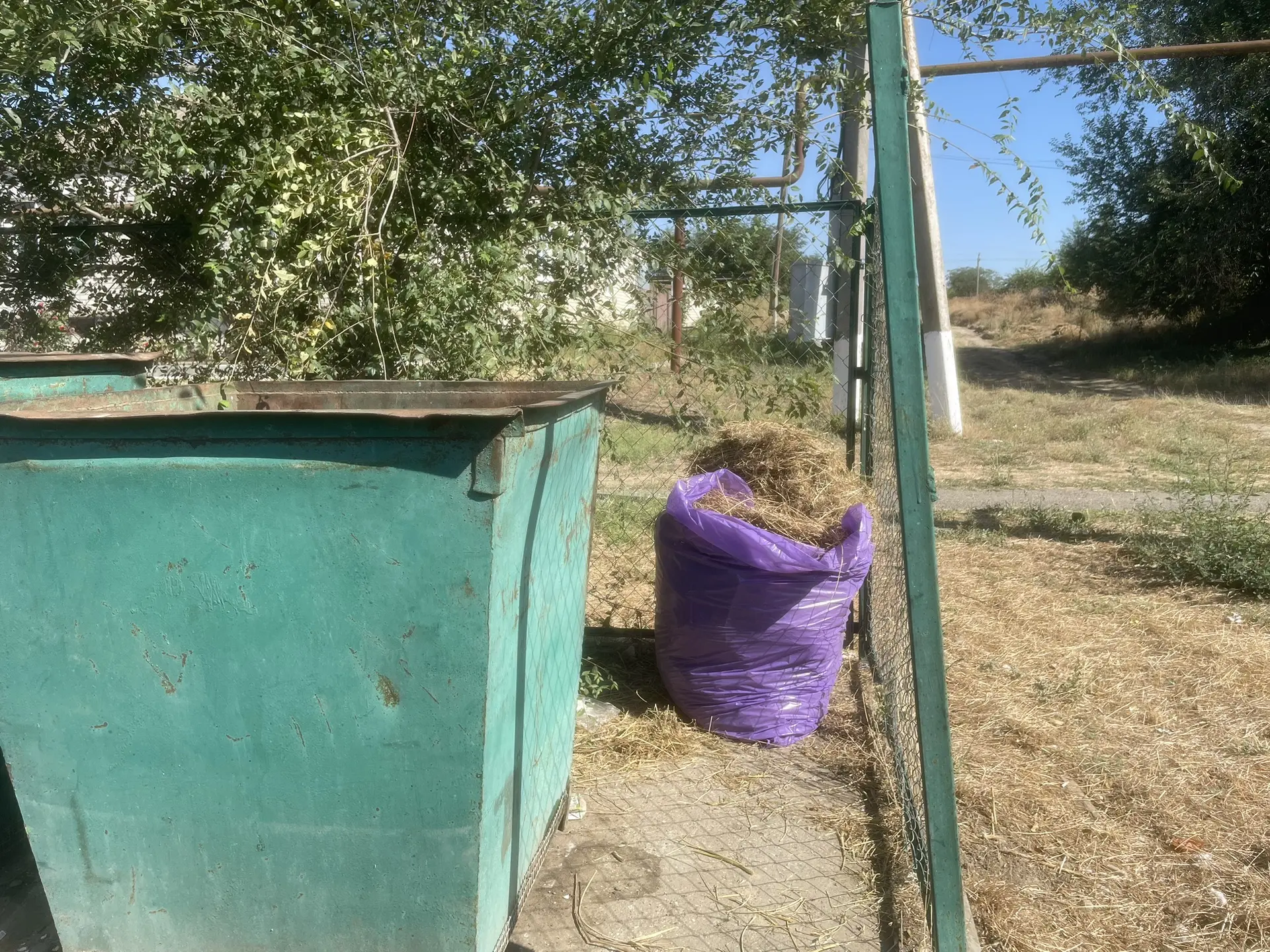 Уважаемые жители!                        ❗️Напоминаем❗️Остатки растительности (трава, л...