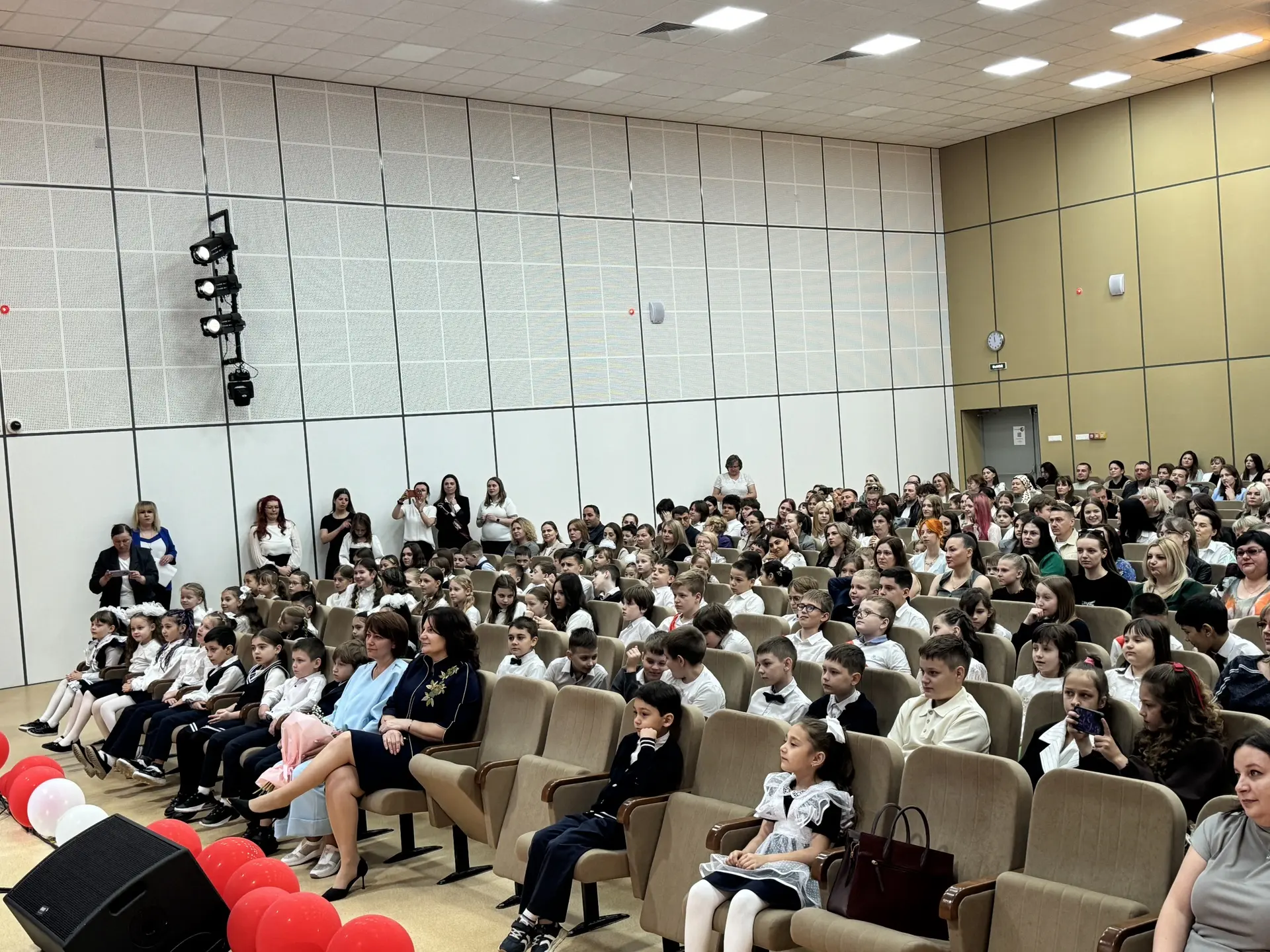 🔔 Последний звонок в школе «КвантУм» (корпус «Интеллектуал»)  Вчера в нашей школе прошёл традиционны