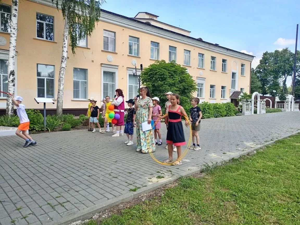11 июня специалистами районного Дома культуры в городском парке на летней досуговой пло...