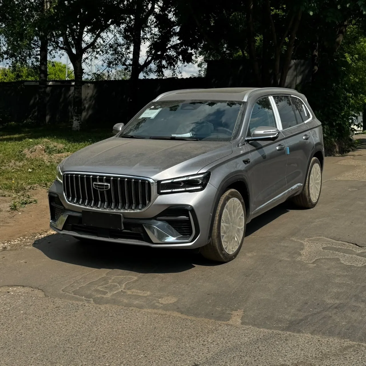 Под заказ из Киргизии привезли 

GEELY MONJARO

мотор 2,0Т (265 сил) полный привод

Автомобиль новый