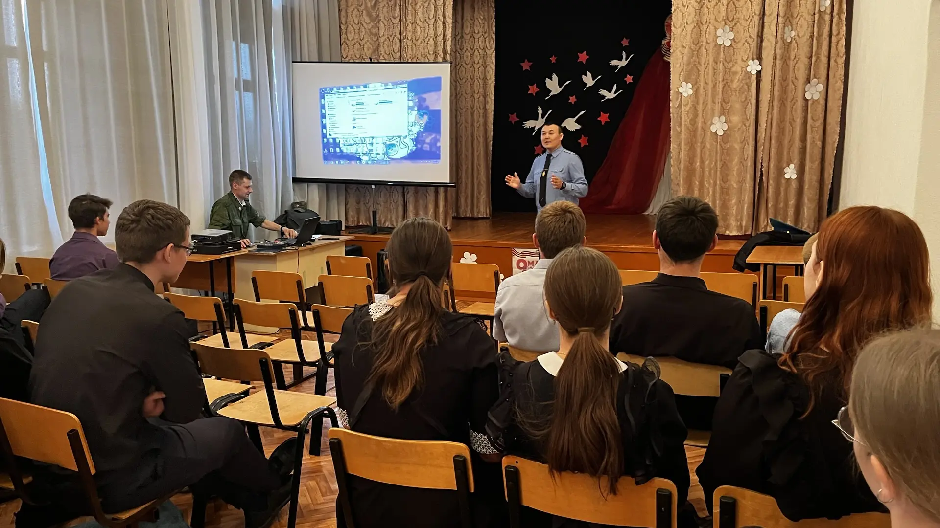 🇷🇺Сегодня в нашей школе прошла важная и интересная встреча: сотрудники Пограничного у...