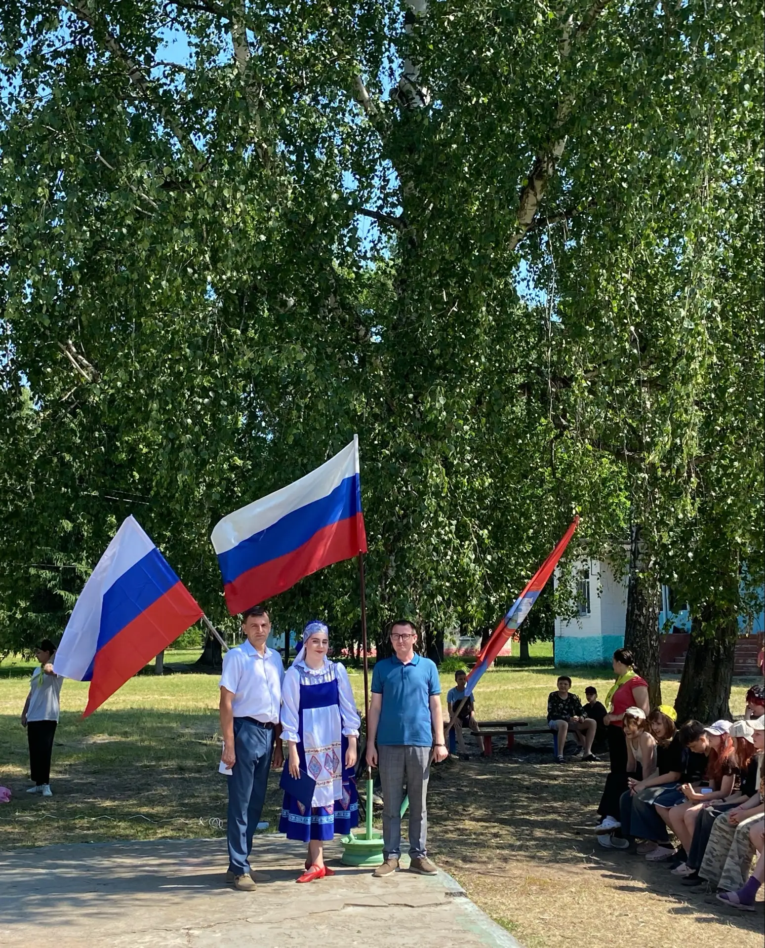 В нашем центре прошла торжественная линейка, посвящённая Дню России!