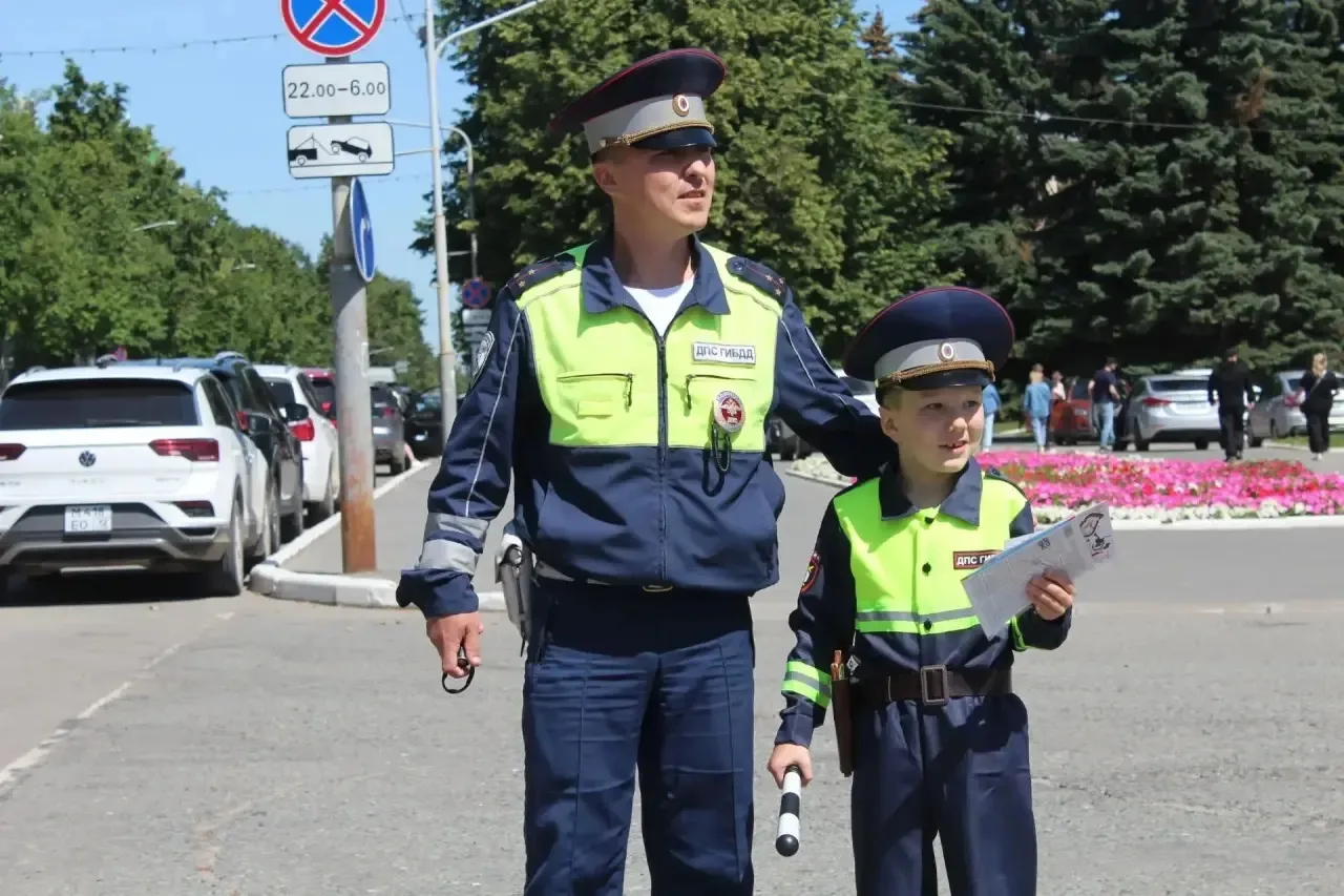 Поздравляю с профессиональным праздником сотрудников и ветеранов Управления ГИБДД МВД п...