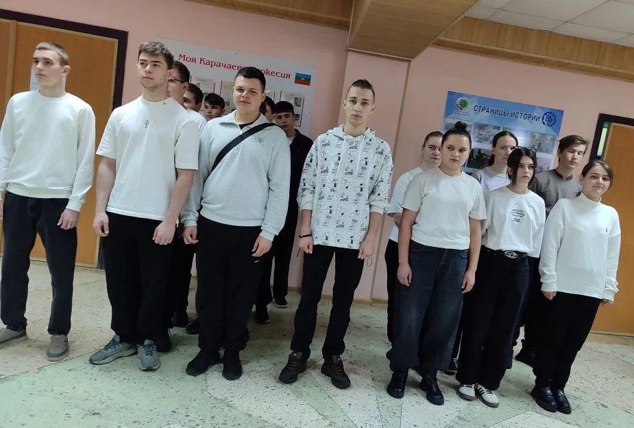 13 апреля 2026 г. в КЧР ГБПОО МПК «Профессионал» прошла традиционная еженедельная торжественная лине
