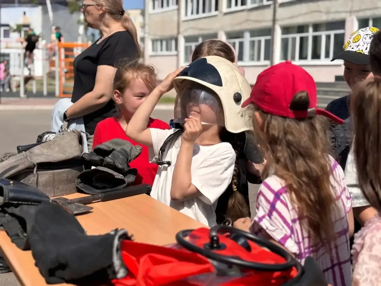 В Лесозаводске школьники в отработали правила дорожного движения, первой помощи и поведения в быту

