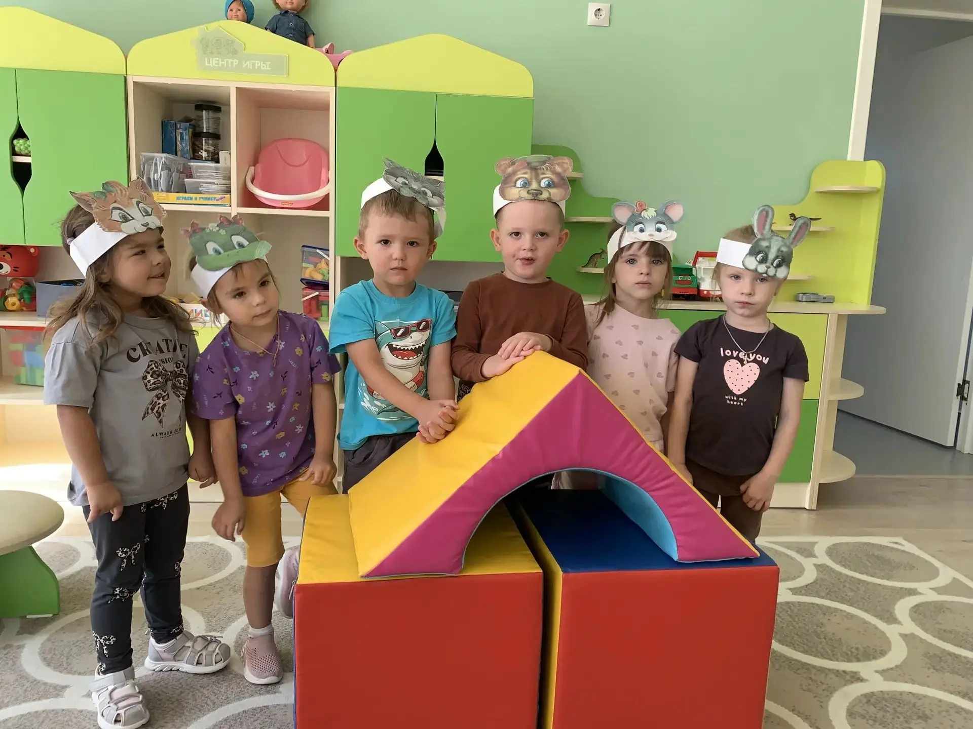 «Стоит в поле теремок-теремок, он не низок, не высок…»