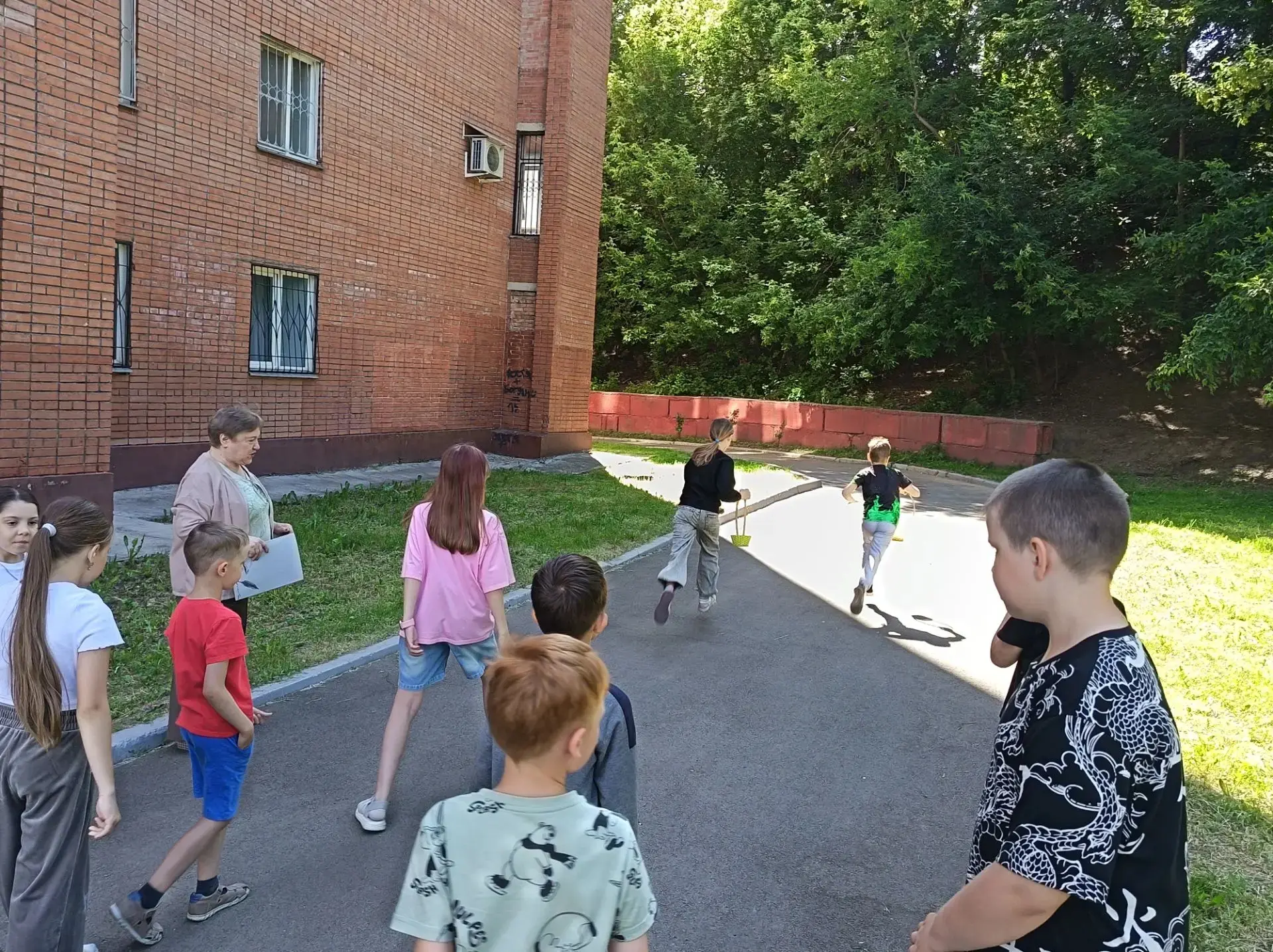 Эстафеты, вопросы для команд, мультфильм - были посвящены здороврому образу жизни. Ребята узнали, че