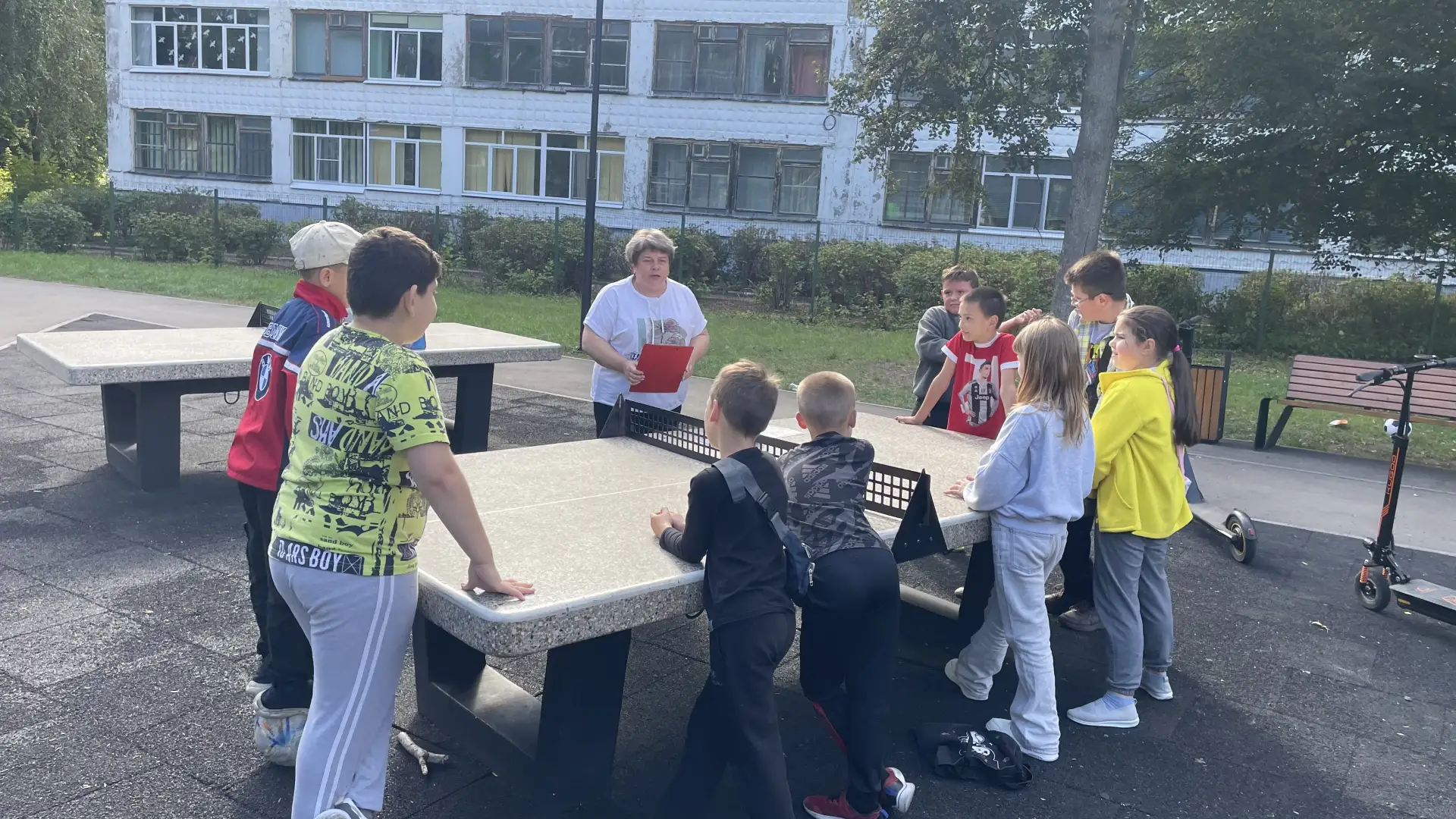 🌟 В сквере «Школьный» для детей прошла познавательная викторина «Звонко сказка слышитс...