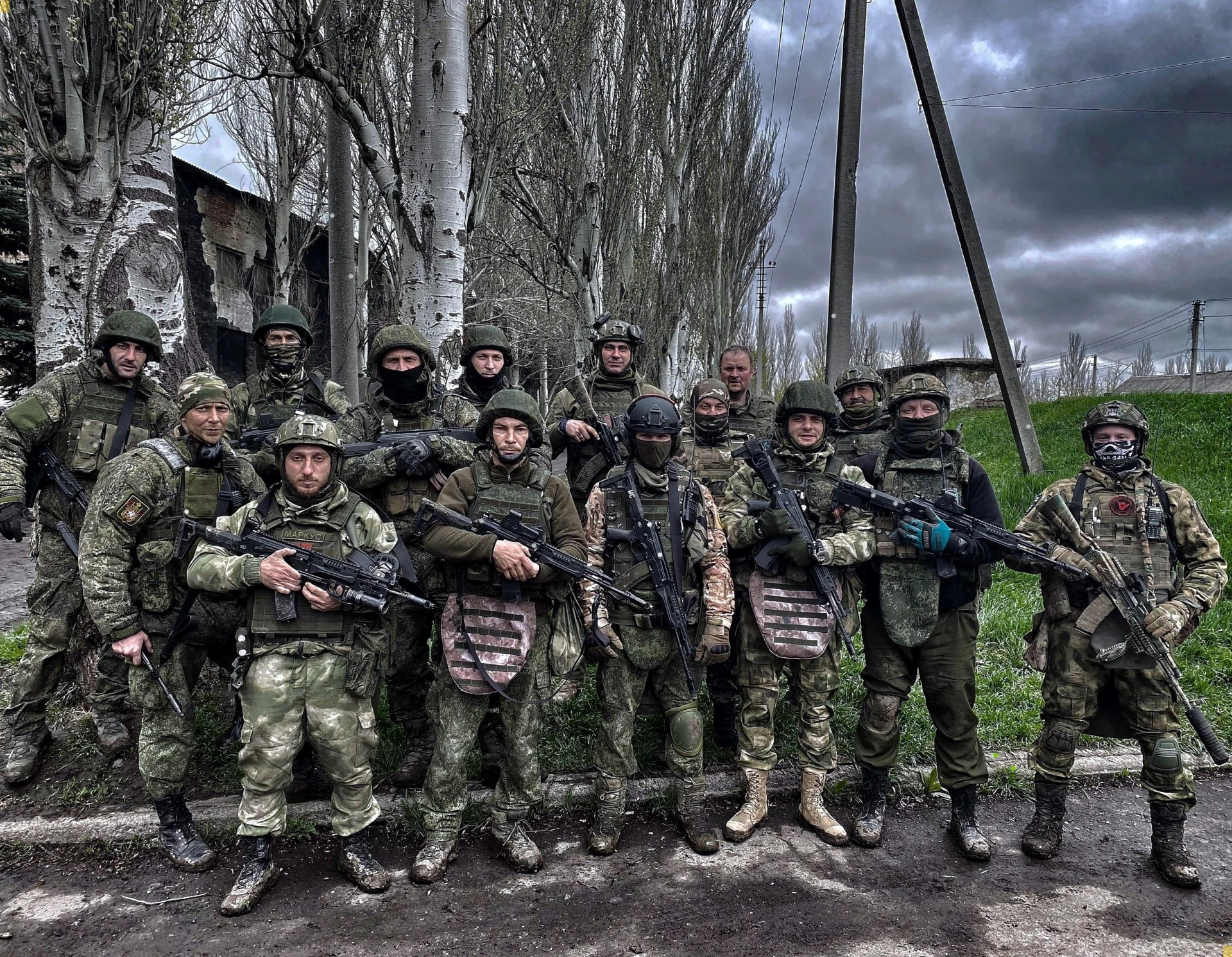 Разные города, разные судьбы. Кто-то пришёл по контракту, кто-то по мобилизации, кто-то...