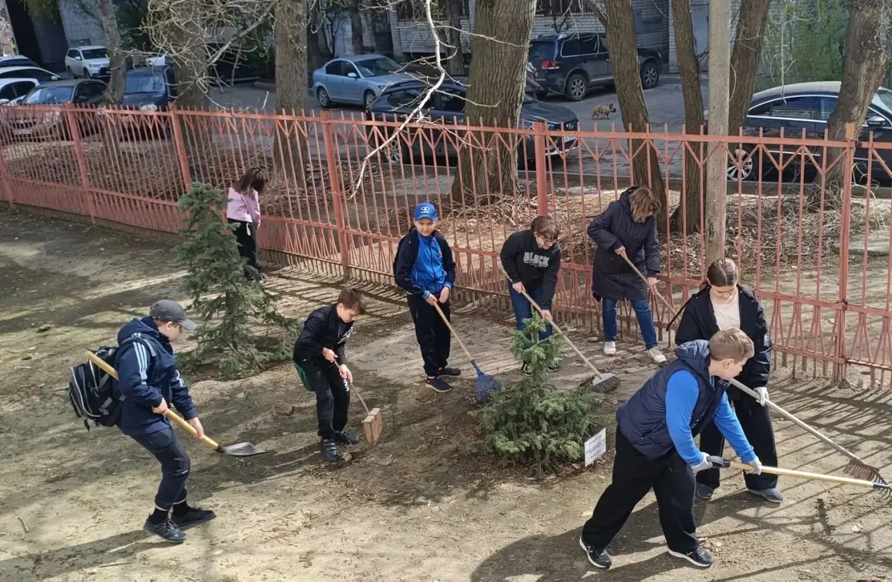 Субботник – 2026 в деле! 🧹🌍  Сегодня #МОУСШ81 дала старт Всероссийской неделе субботников «Мы за чис