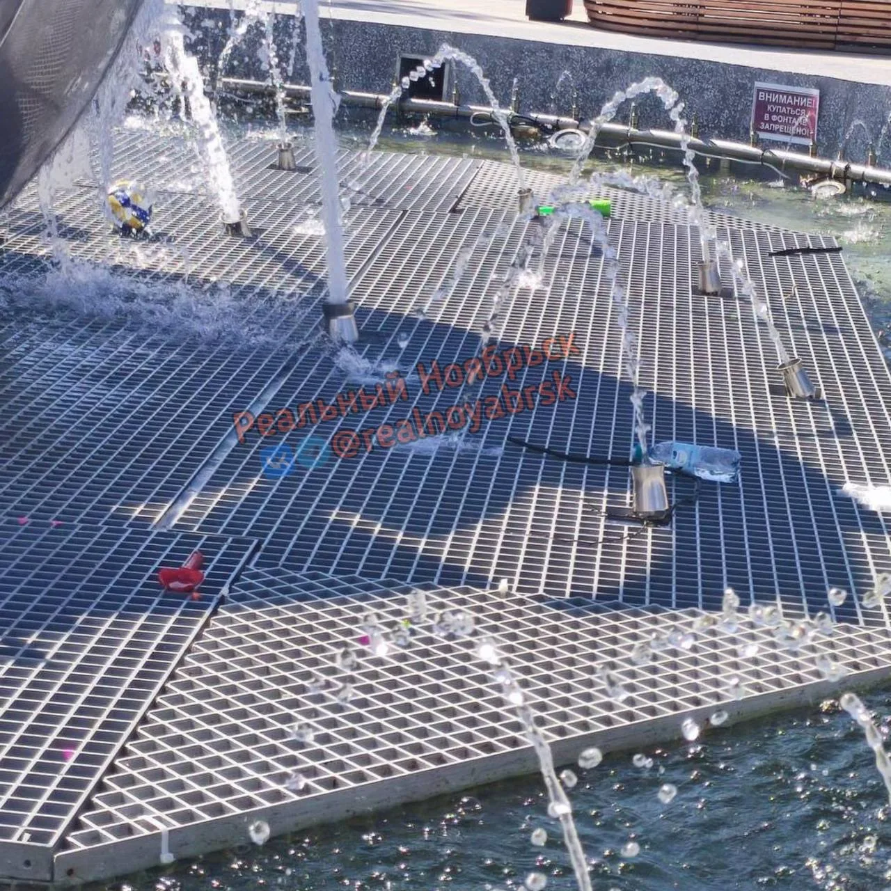 ⛲️ Фонтан – не аквапарк!

☝🏻Правила простые, но важные:
- Дети до 14 лет – только под присмотром вз