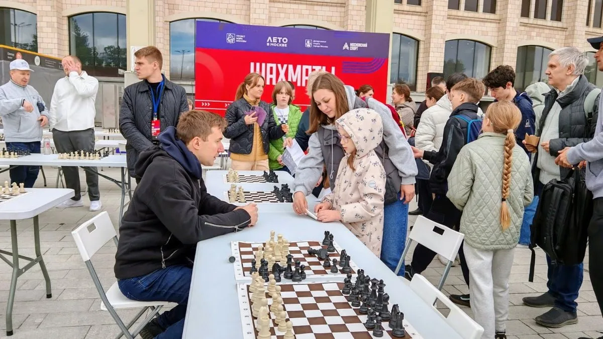 ♟ Сергей Карякин в Лужниках: шахматы под открытым небом и здоровый дух

В минувшую субботу, 30 мая, 