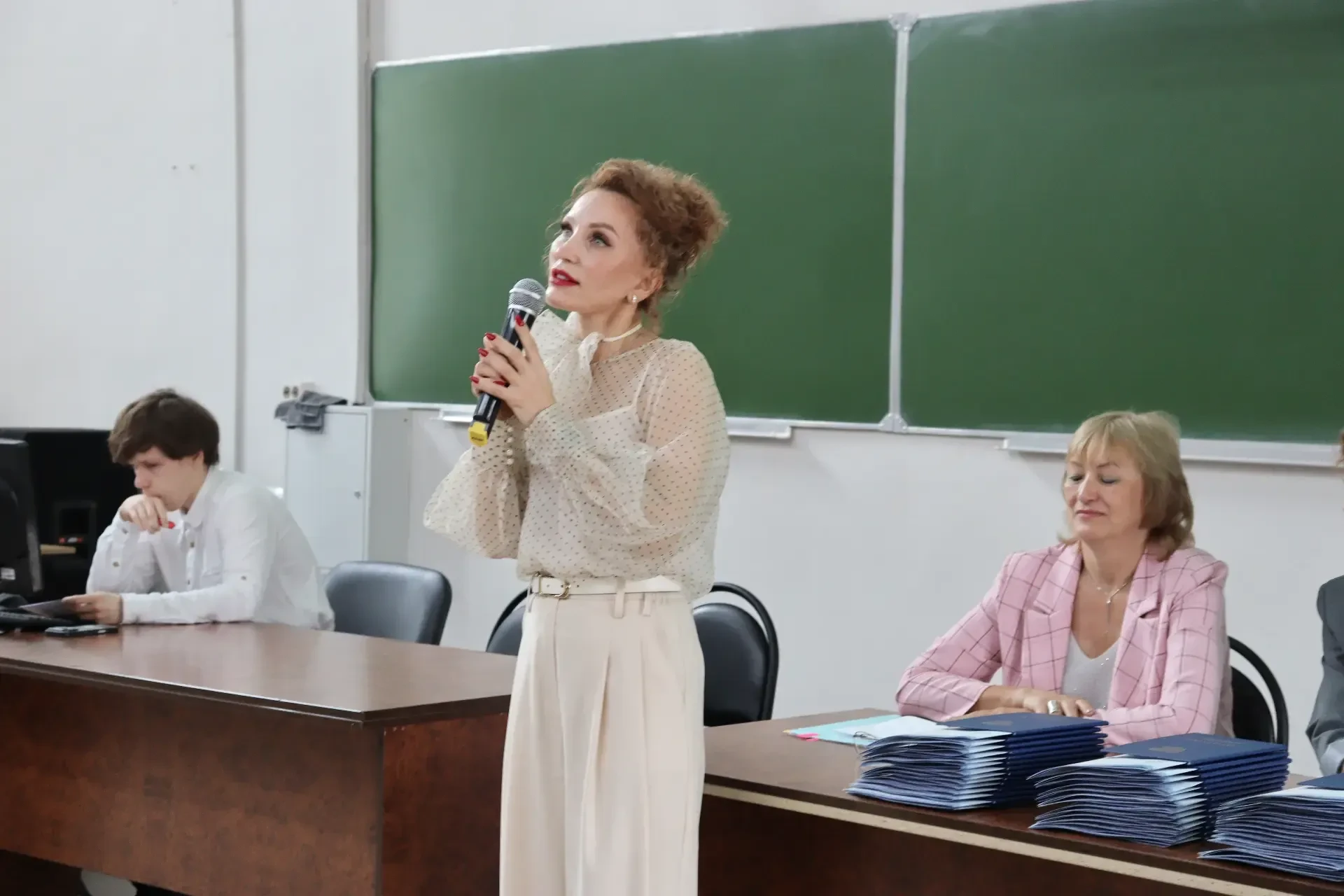 Стоматологический факультет: 76 выпускников, из них 5 - с отличием.