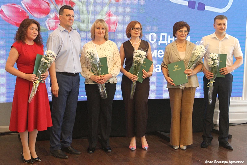 1️⃣8️⃣ июня, накануне Дня медицинского работника, в Курганском драматическом театре поздравили сотру