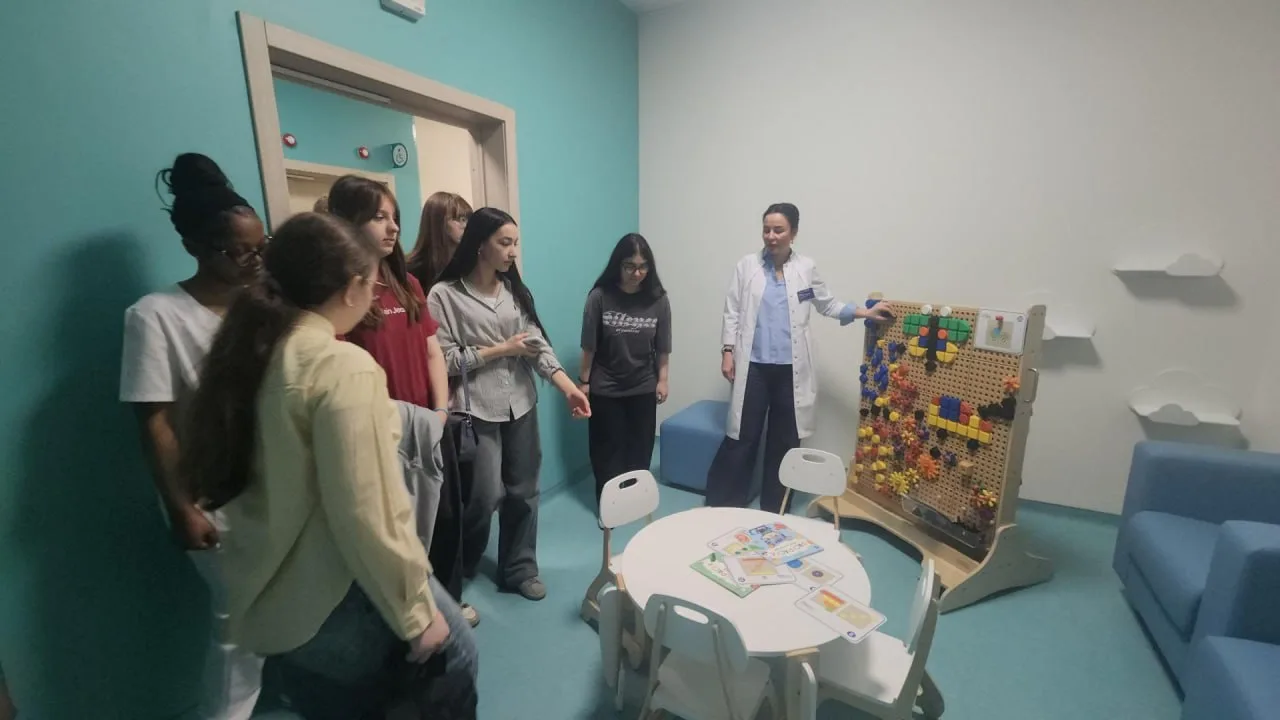 Школьники Люберец познакомились с работой современной поликлиники  🏥 Ученики химико-биологического к