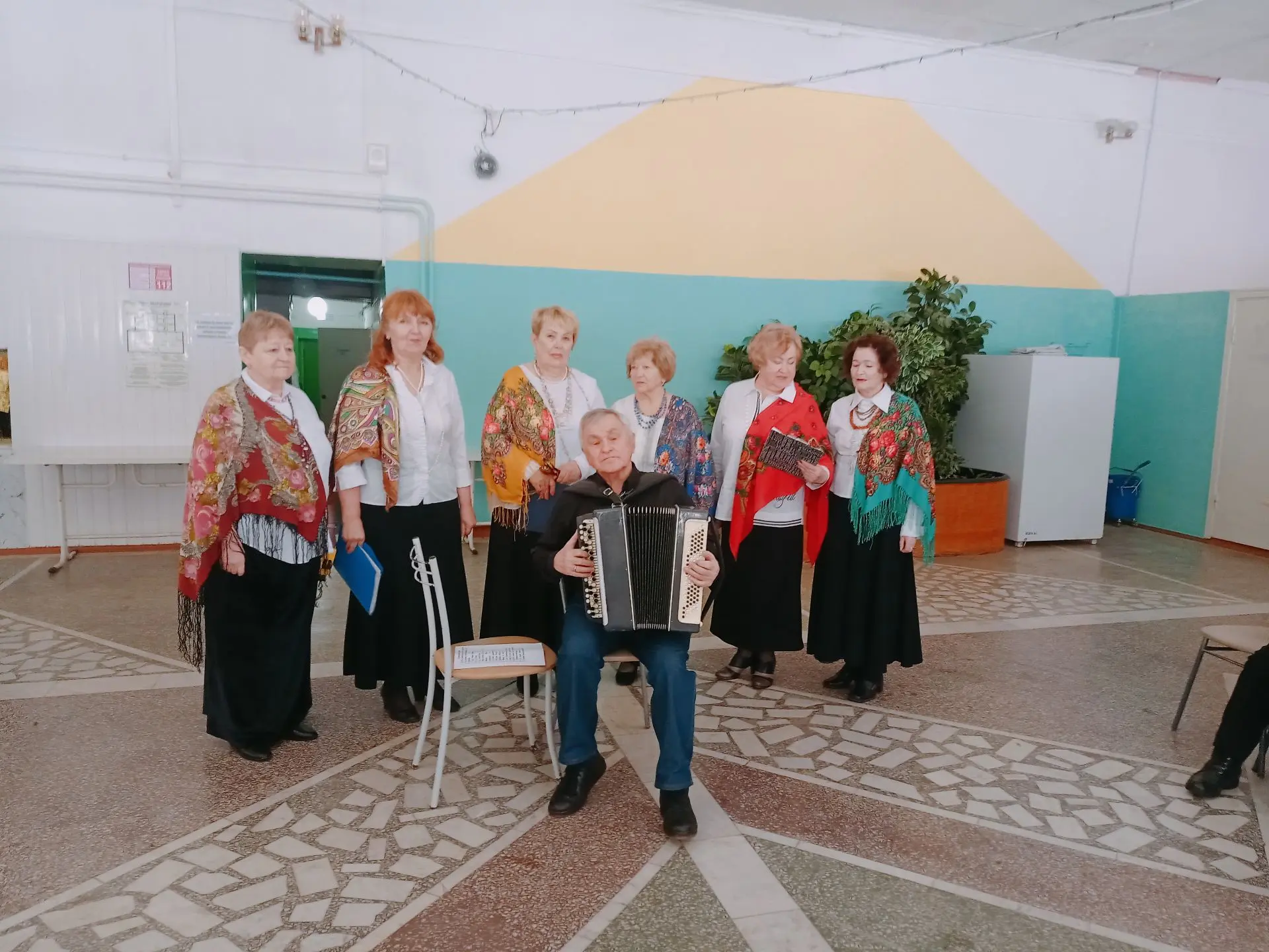 В преддверии праздника 8 Марта в Учреждении прошли концерты ансамбля "Гармония" из г. Челябинска и "