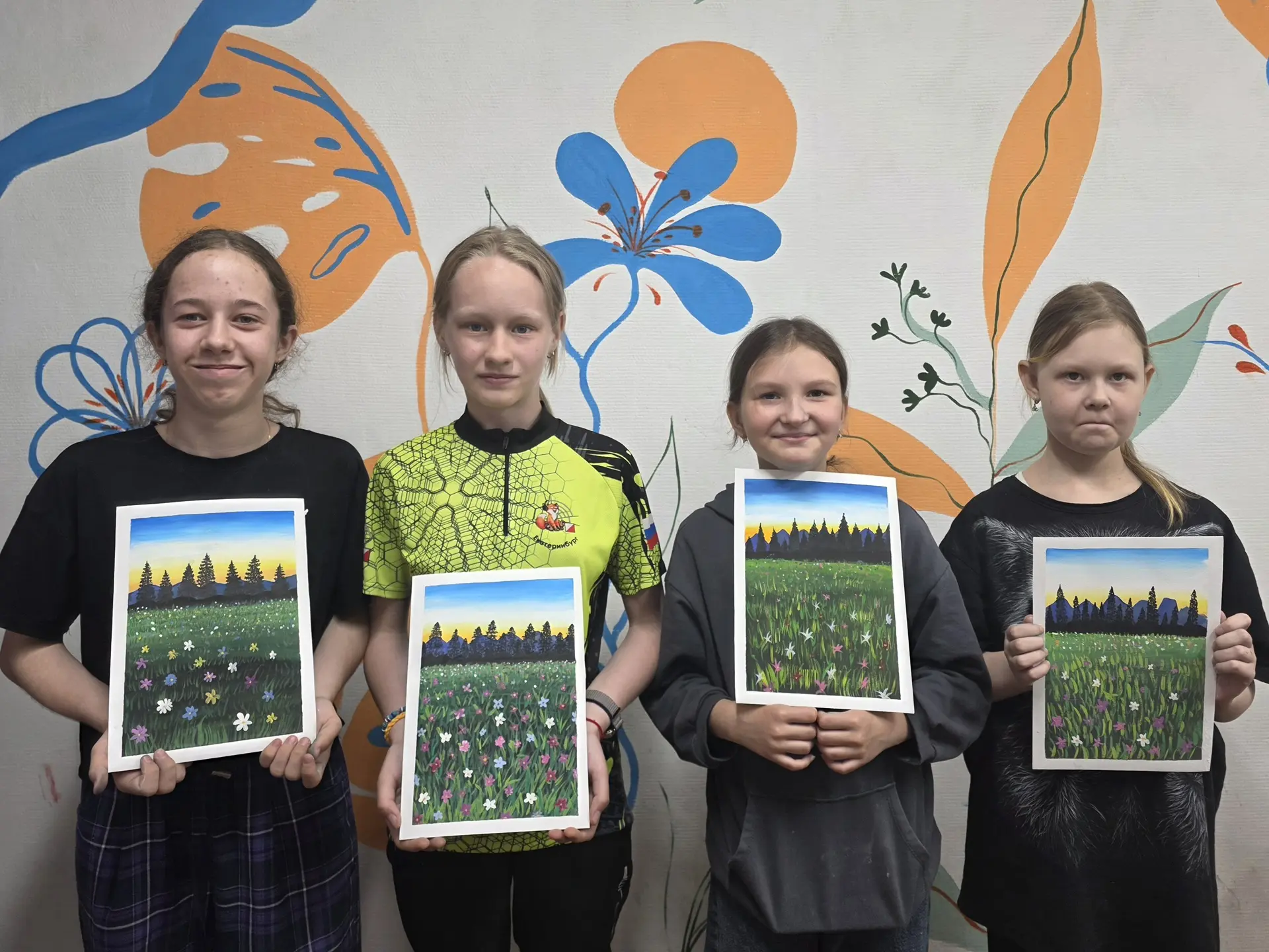 🌞Первый месяц лета запомнится нам «Магией красок»! ✨ 

🖼В июне ребята прошли замечательный курс «М
