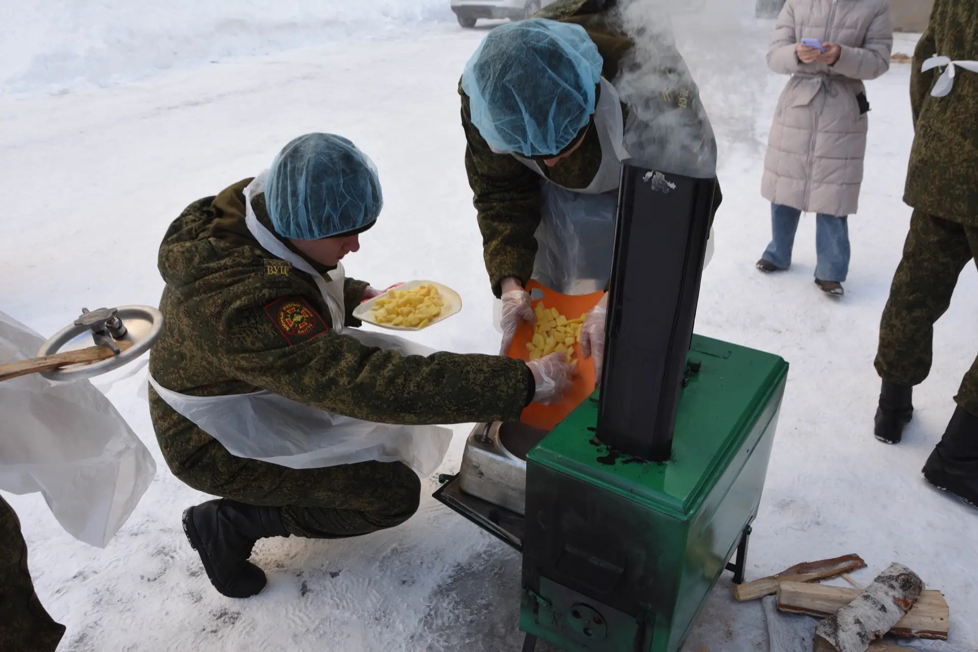 🍽️ Обед в полевых условиях? Легко!    Сегодня в военном учебном центре АлтГТУ прошли практические за