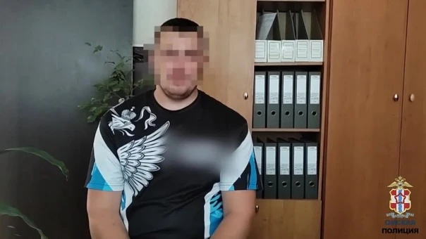 Прятался под столом: в Омске задержали подозреваемого в убийстве 30-летней женщины

Тело женщины в п