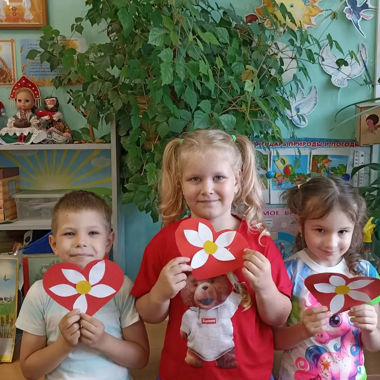 Сегодня 8 июля,в честь праздника "Семьи ,любви и верности ",дети старшей группы приготовили открытки