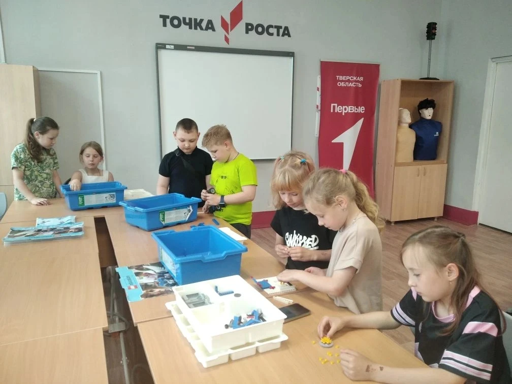 🌞 🏖️ Творческий час в лагере "Солнышко".
В 4 отряде прошёл невероятно творческий час игры в центре