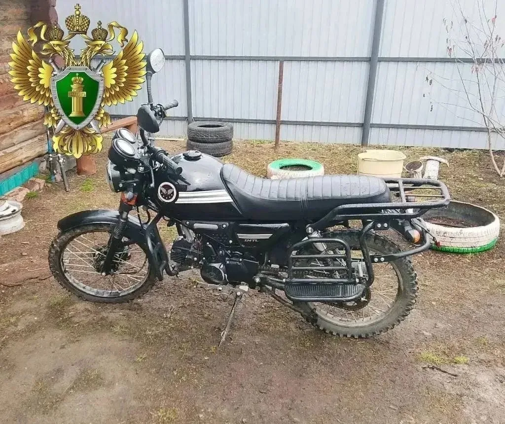 Суд постановил наказать женщину за то, что она передала управление мопедом своему несов...