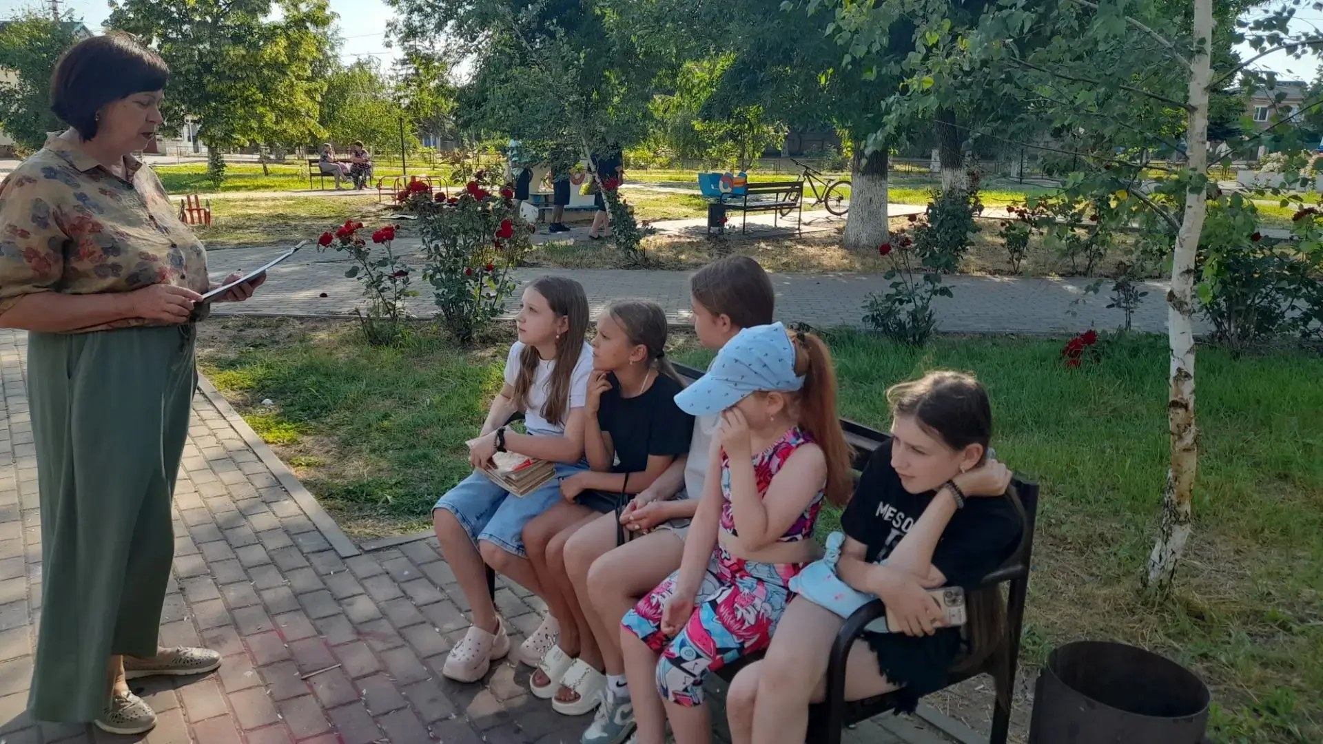 ‎🔥"Выросли мы в пламени, в пороховом дыму".
‎
‎В День памяти  и скорби  сотрудник библиотеки посёлк