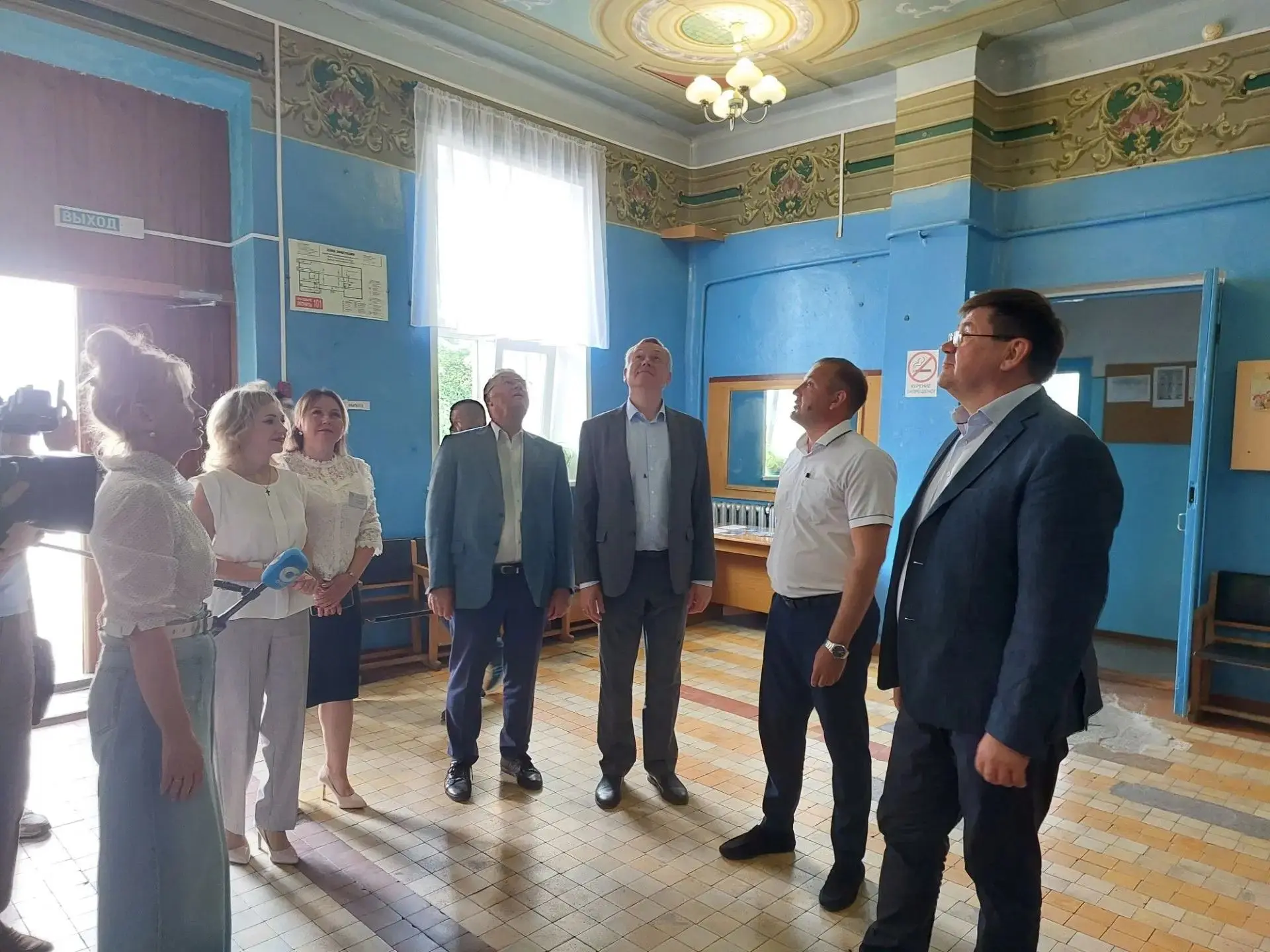 Губернатор Андрей Травников оценил результаты модернизации Яблоневского сельского дома ...