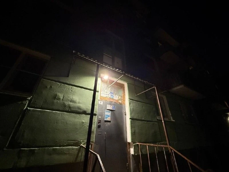 В подъездах Смоленска установят светильники с датчиками движения