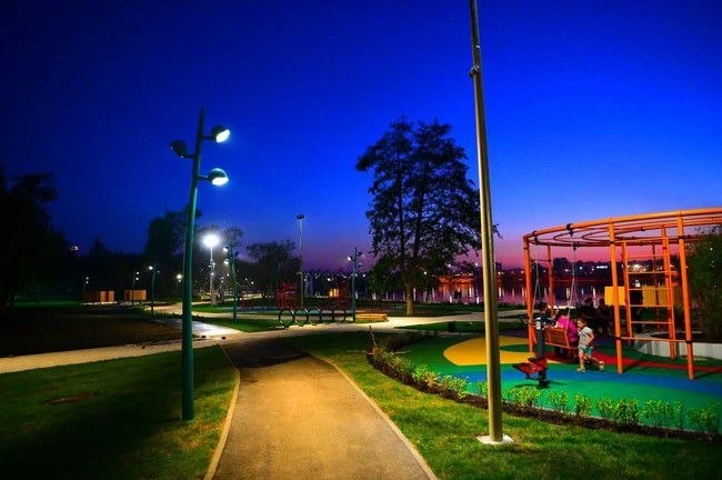 🌳💡 В белгородском парке «Берега» уличное освещение будет работать дольше — до трёх часов ночи.

 Т