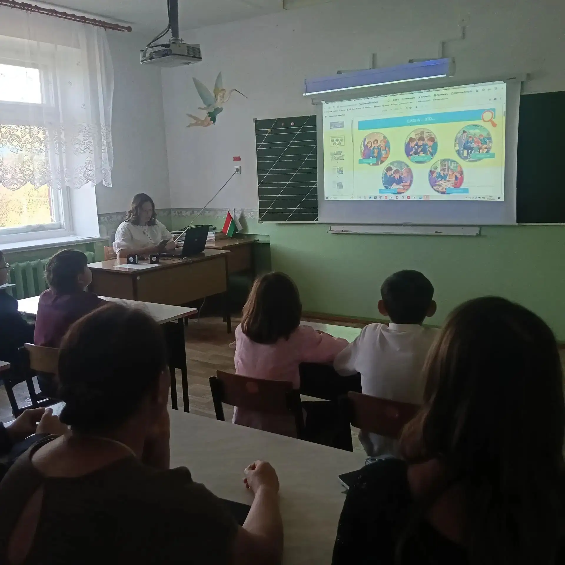 ✨ Сегодня в нашей школе прошло первое занятие из цикла «Разговоры о важном» на тему «Де...