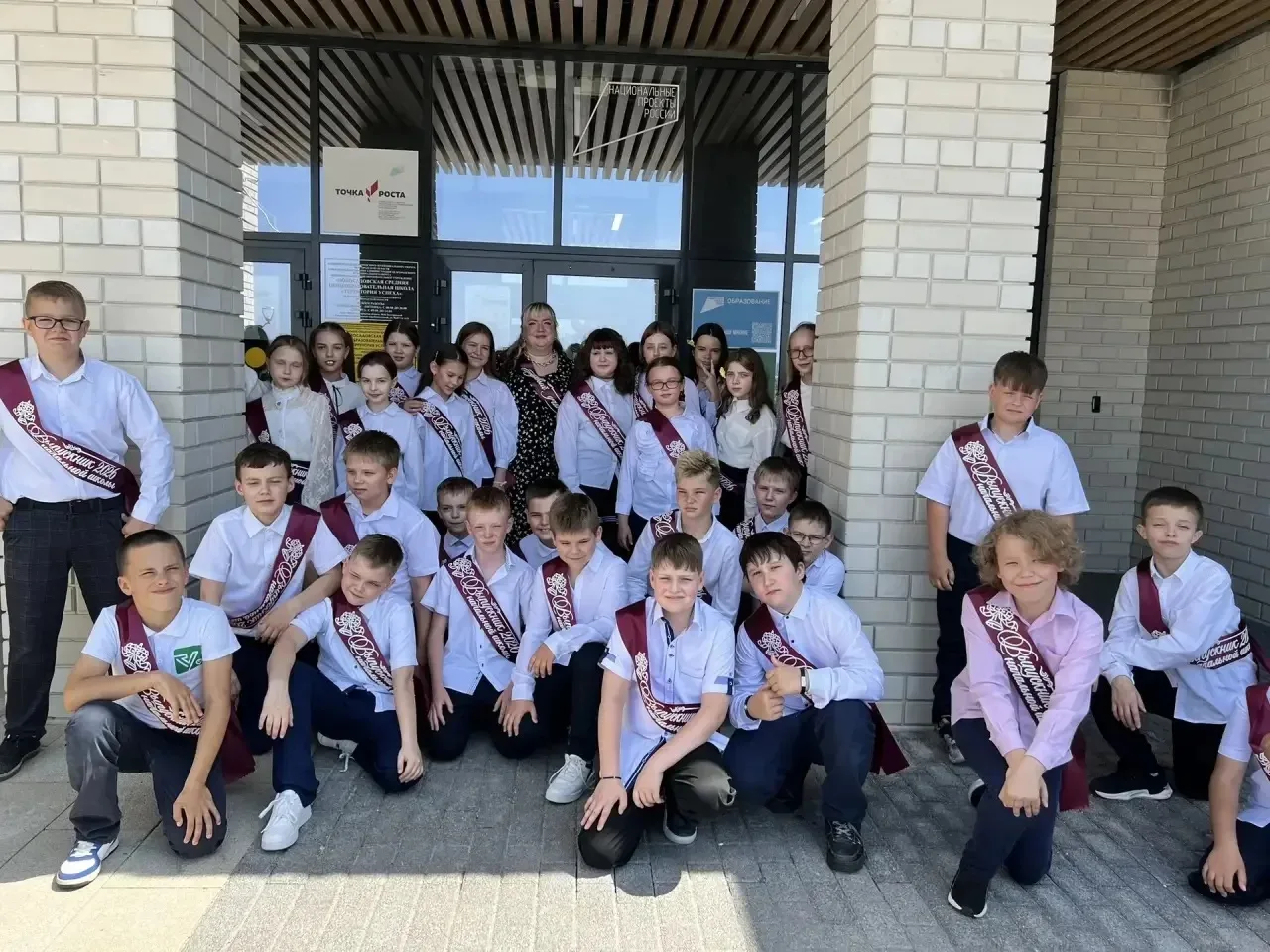 🎉 Публичный отчёт в формате концерта и награждения — в честь окончания начальной школы! 🎉  Сегодня у