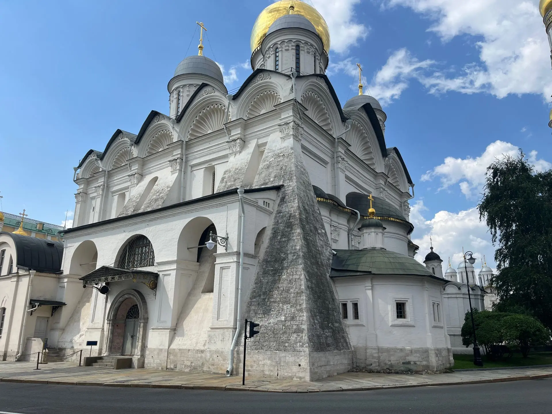 В ходе проведения противоаварийных реставрационных работ в Архангельском соборе Московс...